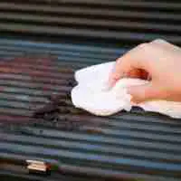 grill cleaner to clean rust off cast iron grill grates