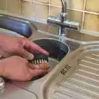 scrubbing sink with cork